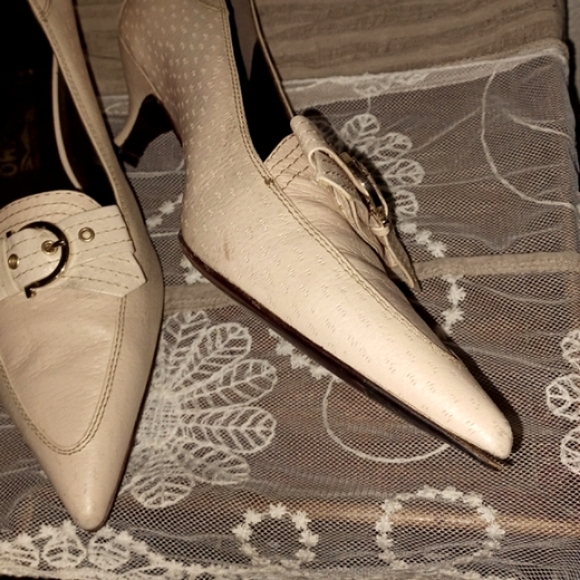 Salvatore Ferragamo pre-loved pumps - Picture 12 of 13